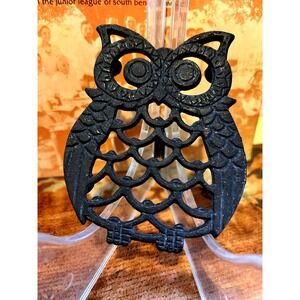 Vintage Black Cast Iron Owl Trivet Pot Rest Hot Plate 4" Footed Kitchen Retro